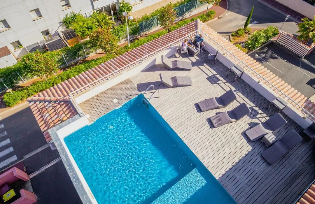 Hotel Grand Cap Rooftop Pool-1