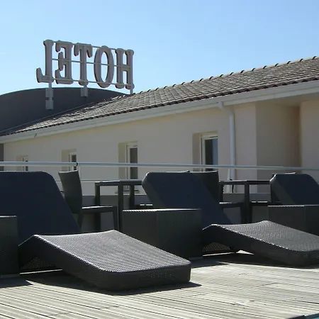 Hotel Grand Cap Rooftop Pool-2